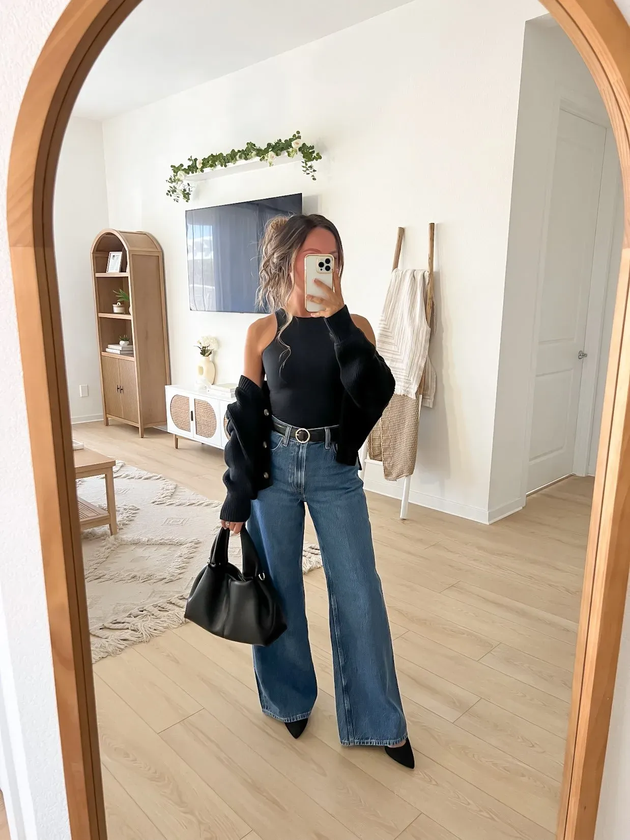Classic & Chic Date Night Outfit Ideas Woman Loves